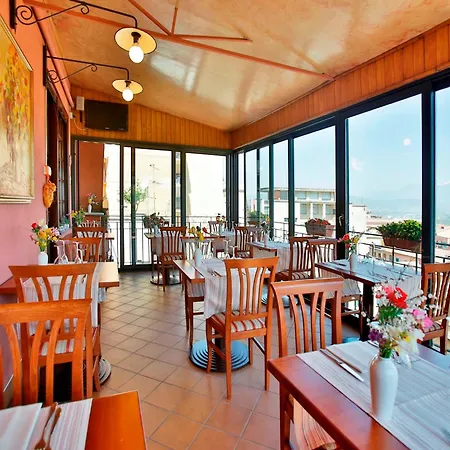 Hotel Ristorante Garibaldi-3